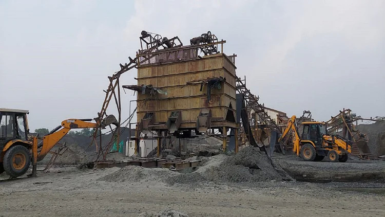 Big action against illegal mining in Jharkhand, bulldozers run on crusher plants in Dumka
