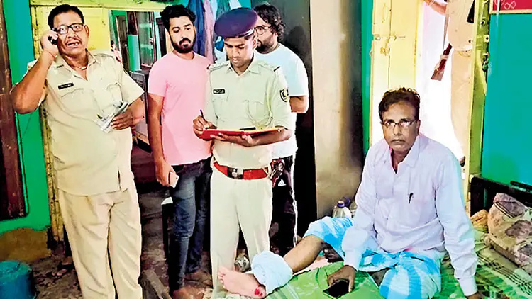 In Muzaffarpur, CPI leader was shot by criminals after entering his house, hospitalized