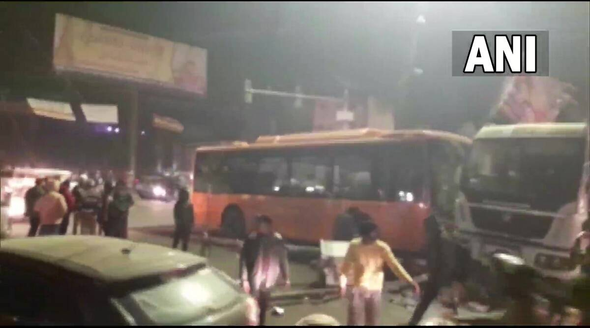Road accident in Kanpur, five including innocent died in bus and car collision