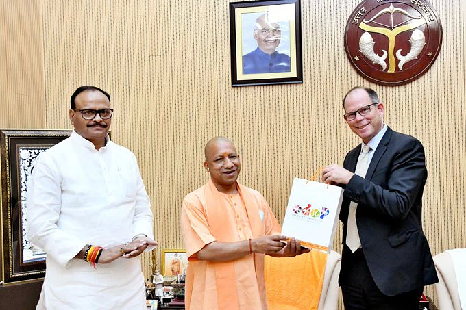Bill Gates Foundation met CM Yogi, praised the Covid management of UP