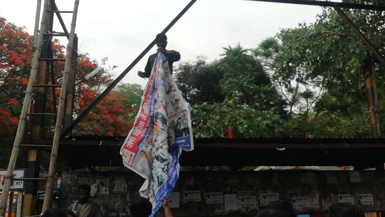 In Ranchi violence case, the police put up posters of the accused, JMM raised objection