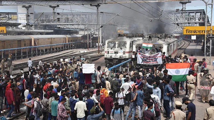Agneepath Scheme Protest: One died, 4 injured in RPF firing during protests in Telangana