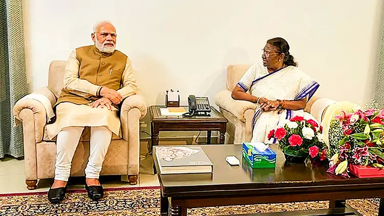 Draupadi Murmu won the Presidential election, PM Narendra Modi went home and congratulated