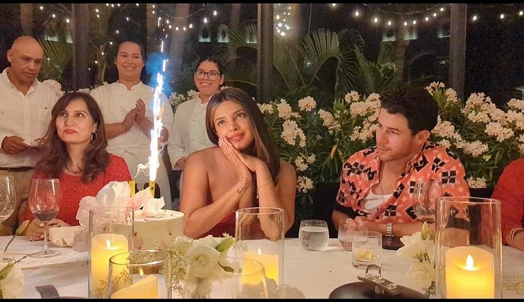 Priyanka Chopra celebrated her birthday with these special people, Parineeti Chopra was also seen at the pool party