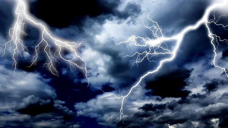 In Bihar, 20 people died due to lightning, in Kaimur district, four people including real sisters were killed