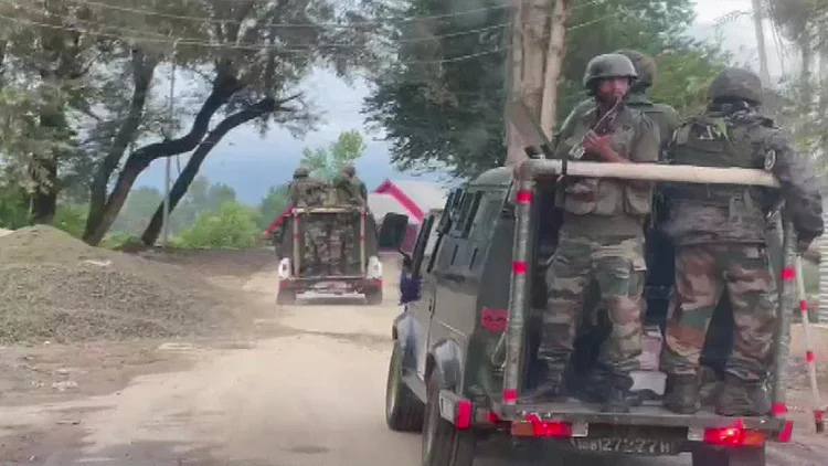 Security forces encounter with terrorists in Jammu and Kashmir's Baramulla, two hybrid terrorist arrests
