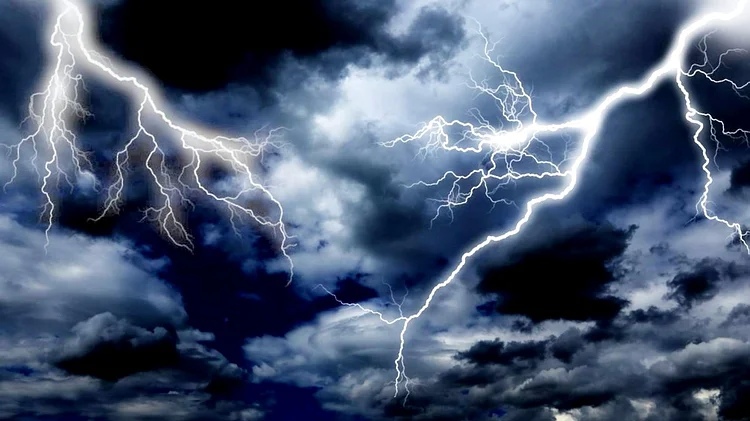 Six people died due to lightning in three districts of Bihar, Chief Minister expressed grief, announced compensation