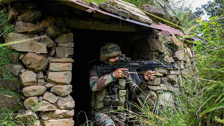 Jammu and Kashmir: Terrorists attacked with grenade in Kulgam, one policeman martyred