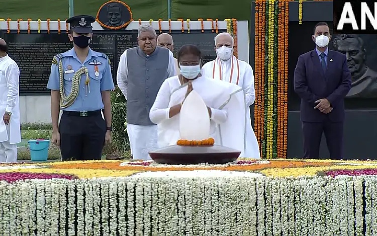 Atal Bihari Vajpayee's death anniversary today, President and PM Modi paid tribute