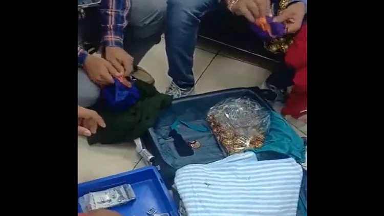 Delhi Airport: Saudi Riyal worth Rs 41 lakh was hidden in the button of the lehenga, caught at IGI Airport