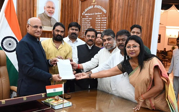 Jharkhand Politics: Suspense on Hemant Soren's membership, Governor told this to UPA delegation