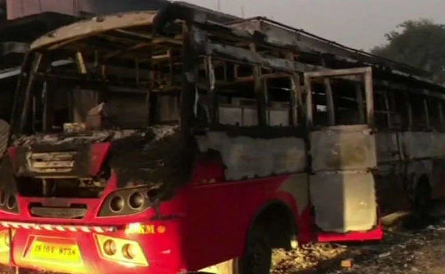 Angry people set fire to bus