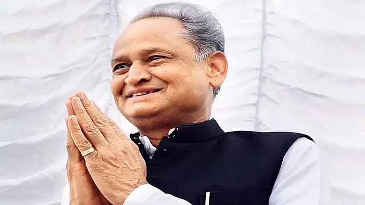 Sonia Gandhi gives clean chit to Ashok Gehlot