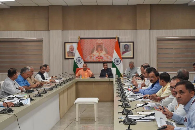 Nitin Gadkari and CM Yogi Adityanath
