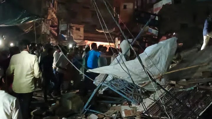 Three-storey building collapsed in Kot area above Aligarh, rescue work started fast