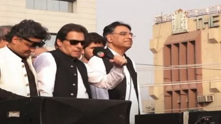 Imran Khan defies DG of ISI
