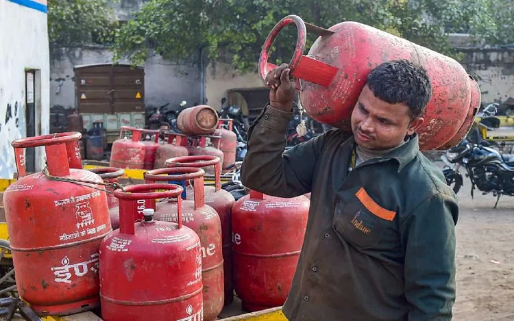 Big relief of the central government! LPG cylinder prices reduced by Rs 115, petrol will still make you cry