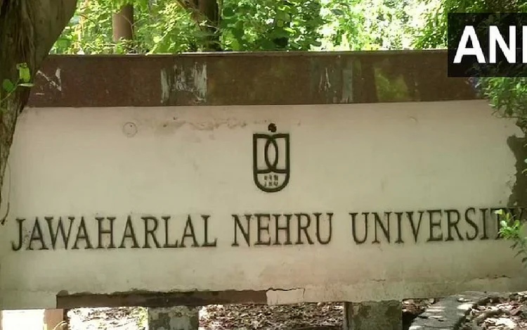 Clashes between two groups of students in JNU