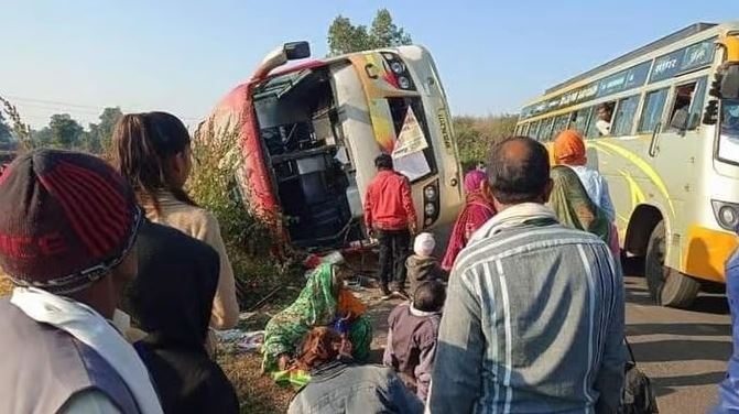 Bus overturns in Shahdol