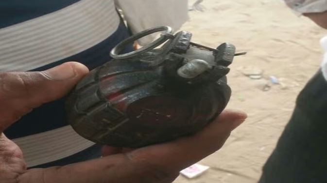 Amritsar: Two terrorists arrested with three hand grenades and 1 lakh Indian currency, coming from Pathankot to Amritsar