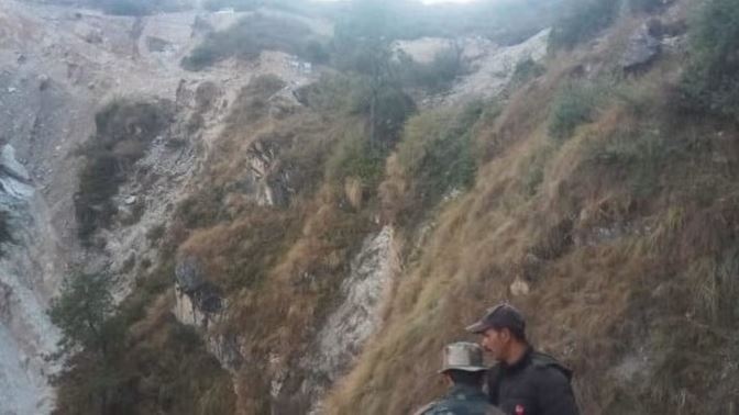 Vehicle fell into deep gorge in Joshimath