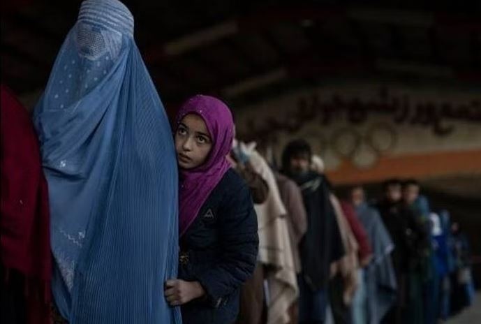 Iran evacuates Afghan refugees