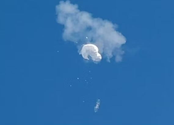 Chinese spy balloon shot down by missile from F-22 fighter plane, pieces fell in the sea
