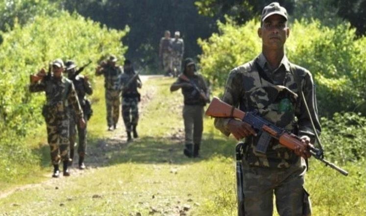 Police Naxal encounter continues in Chhattisgarh