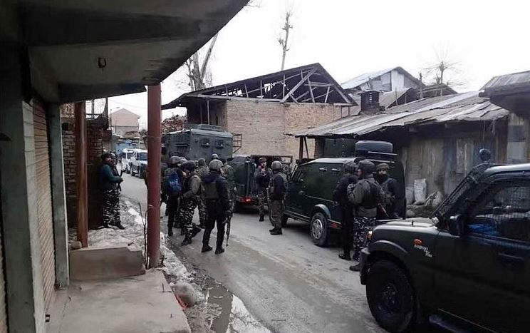 Three terrorist helpers arrested from Kulgam