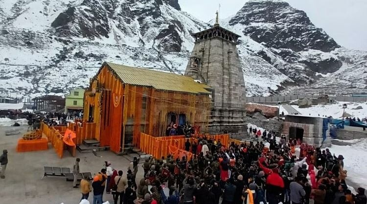 Doors of Kedarnath Dham opened, thousands of devotees witnessed the auspicious occasion, flowers showered by helicopter