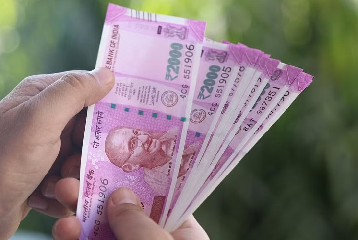 RBI withdraws 2000 notes