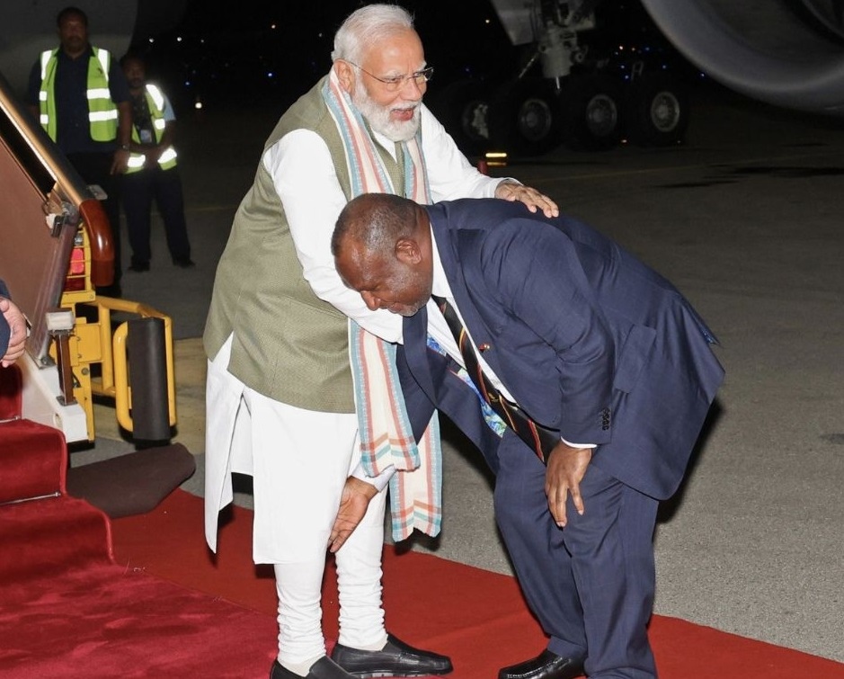 What did the Prime Minister of Papua New Guinea say by touching PM Modi feet
