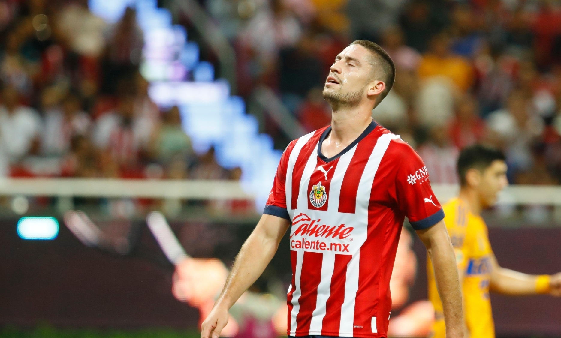 Chivashermanos criticize Guadalajara for the signing of Oscar Whalley and his three nationalities
