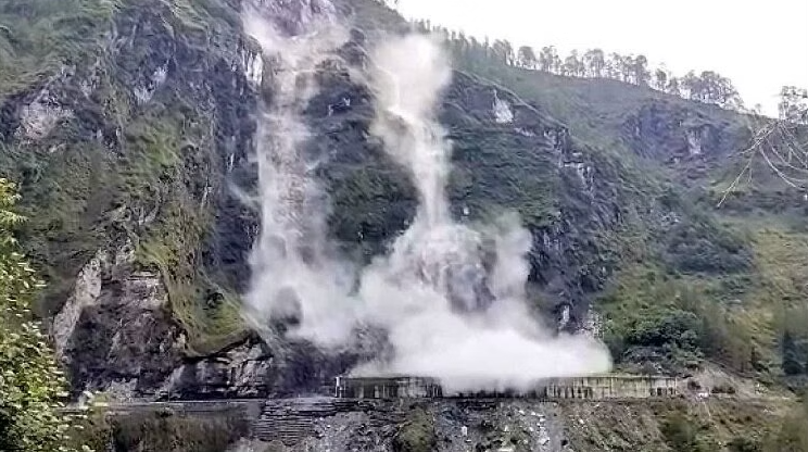 Badrinath Highway blocked due to Landslides