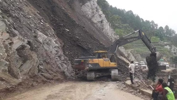 Landslide on Badrinath highway
