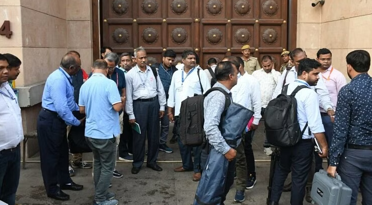 ASI team started survey of Gyanvapi campus