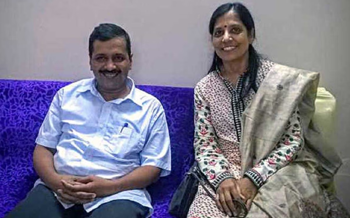 Arvind Kejriwal wife Sunita Kejriwal