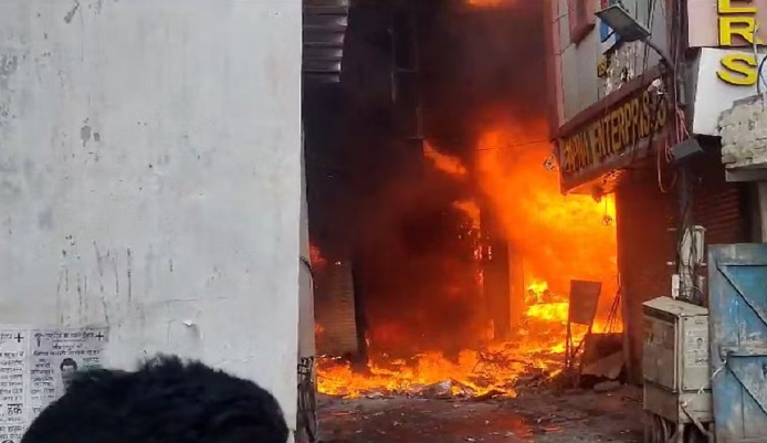 Fire in a multi storey building in Goregaon
