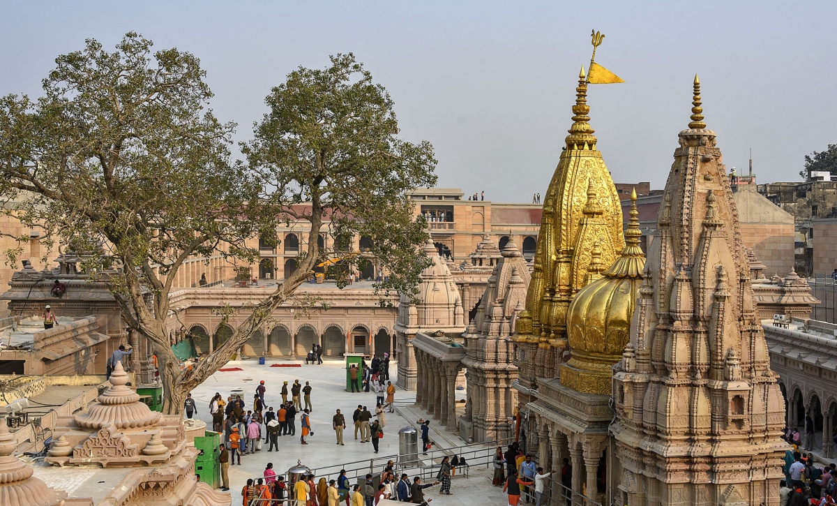 Kashi Vishwanath Temple Welcomes Over 13 Crore Devotees, Sets New Records Amid Soaring Heat