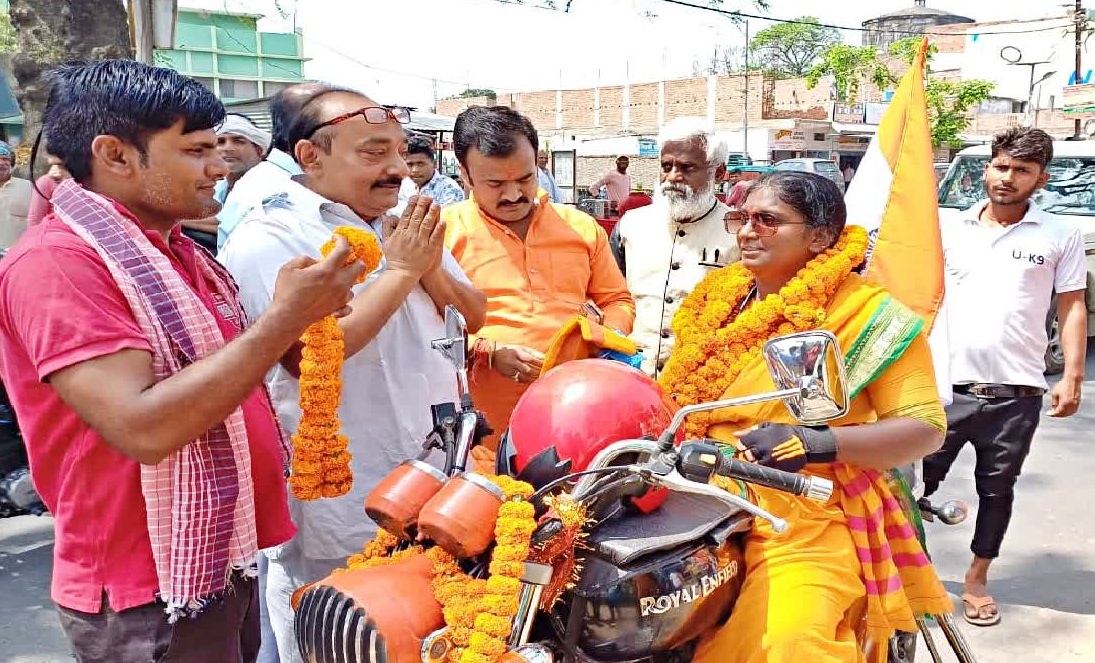 Bullet Rani Rajlakshmi Riding Across India in Support of PM Modi Vision