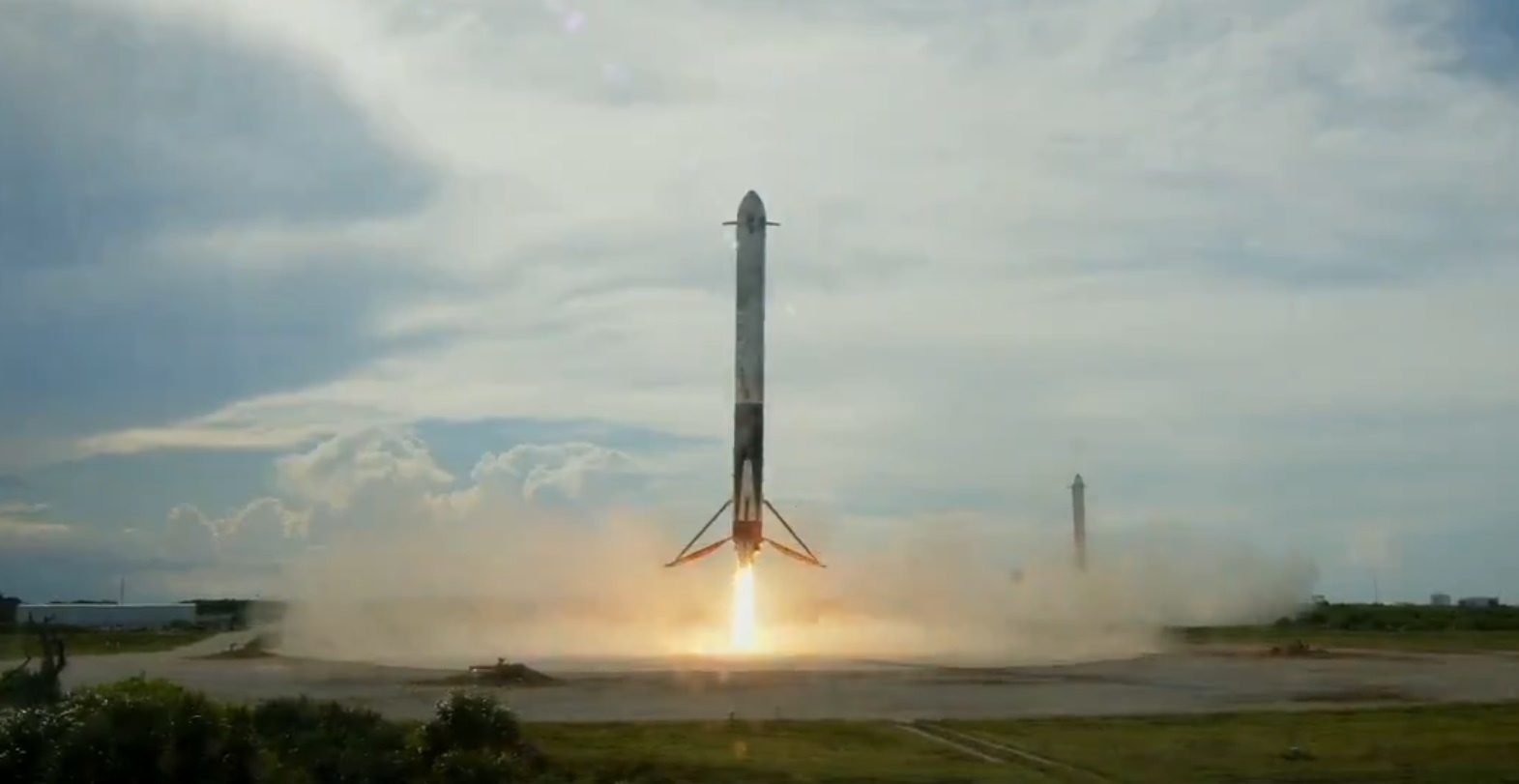 SpaceX Falcon Heavy Side Boosters Successfully Land in Cape Canaveral