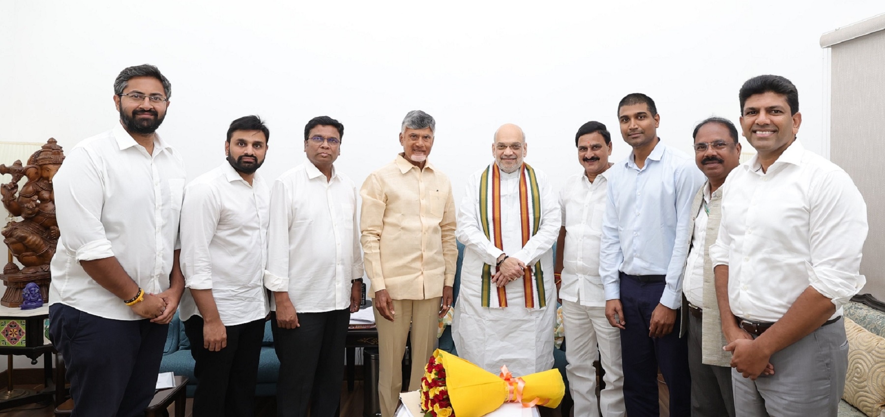 PM Modi Meets Andhra Pradesh CM Chandrababu Naidu and TDP MPs to Discuss Development