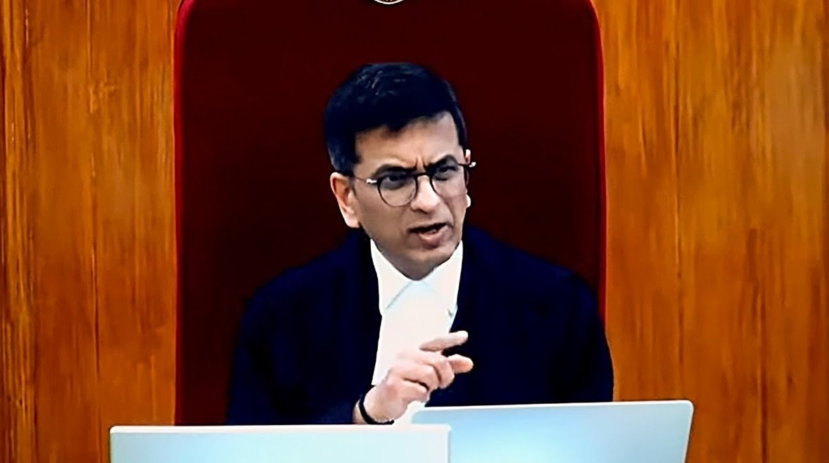 CJI Chandrachud Calls Security to Remove Petitioner Lawyer During NEET Hearing CJI Chandrachud Calls Security to Remove Petitioner Lawyer During NEET Hearing