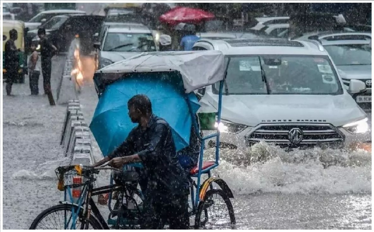 Uttar Pradesh Weather Mixed Rain Patterns and Heavy Rain Warning