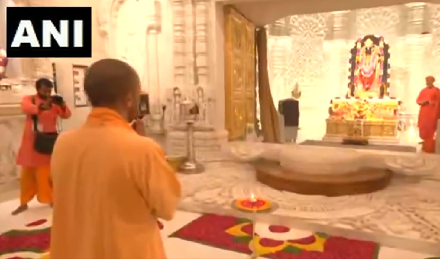 UP CM Yogi Adityanath Offers Prayers at Shri Ram Janmabhoomi Temple
