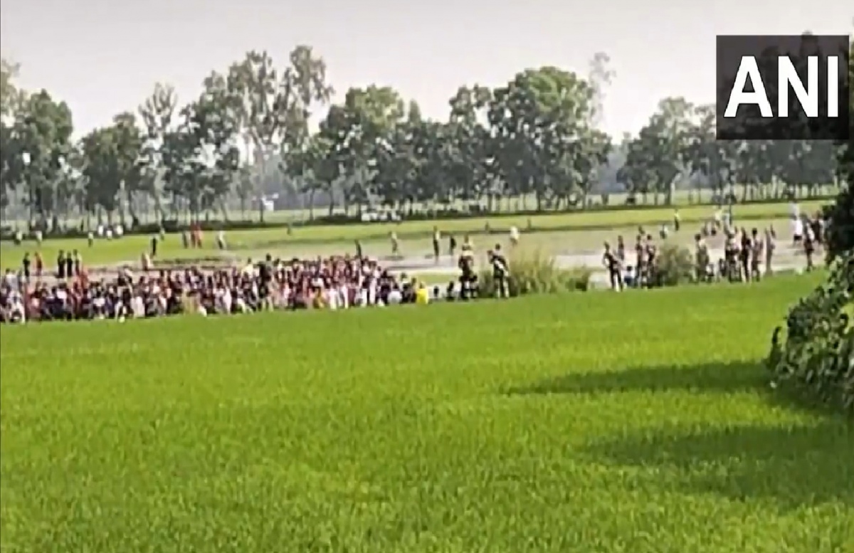 Amid Political Crisis and Violence in Bangladesh, Large Crowd Gathers at India-Bangladesh Border