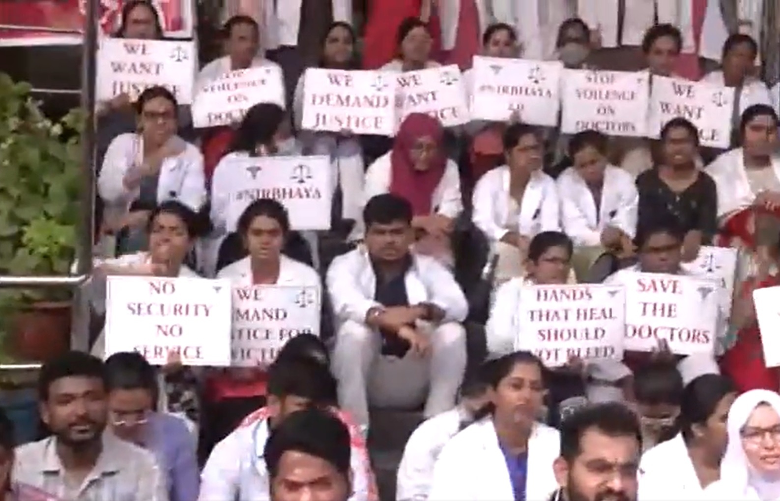 Doctors and Medical Students Protest in Hyderabad Against RG Kar Medical College Rape-Murder Incident
