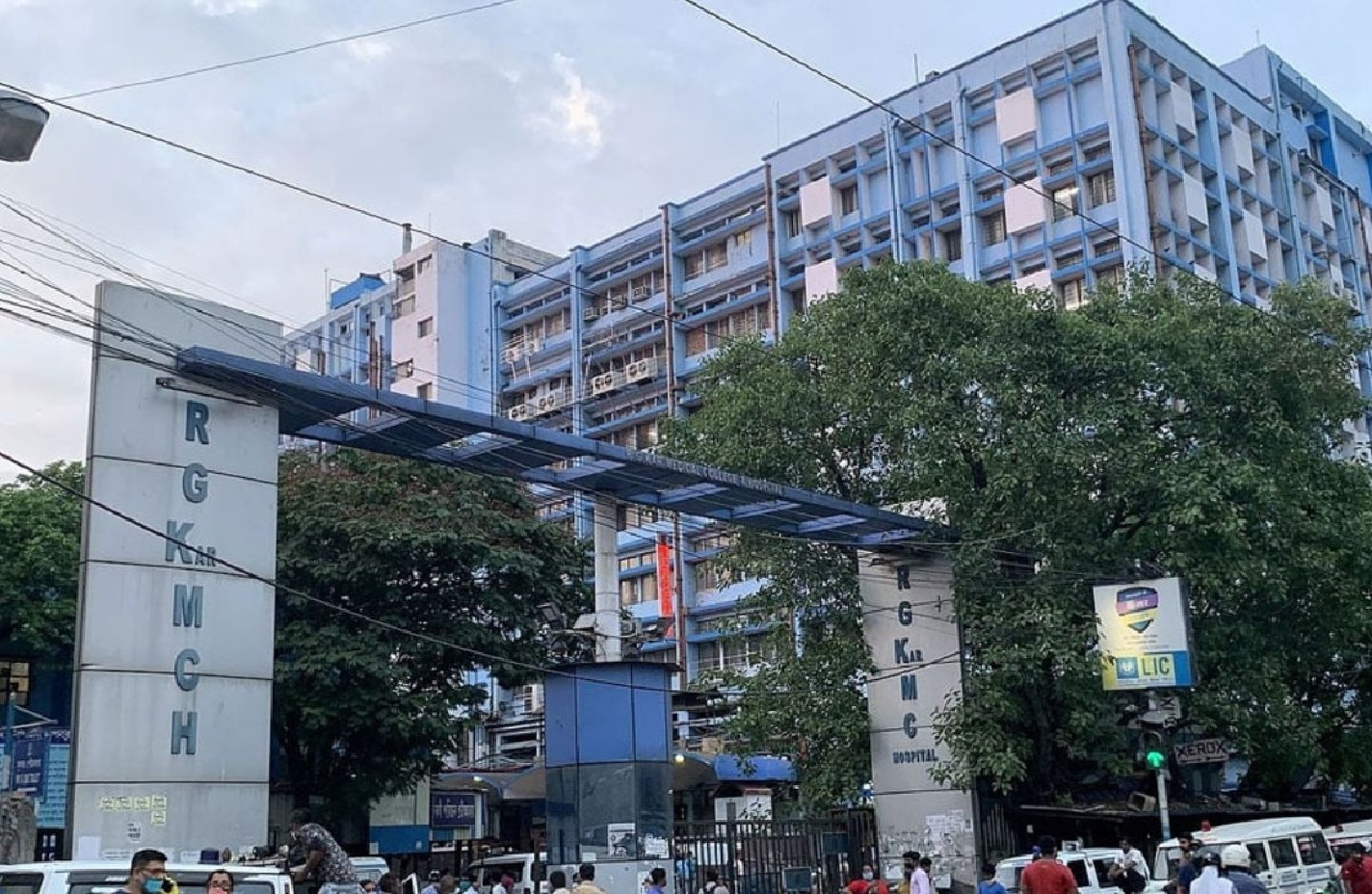 Mob Vandalises R G Kar Hospital Emergency Building During Reclaim the Night Protest