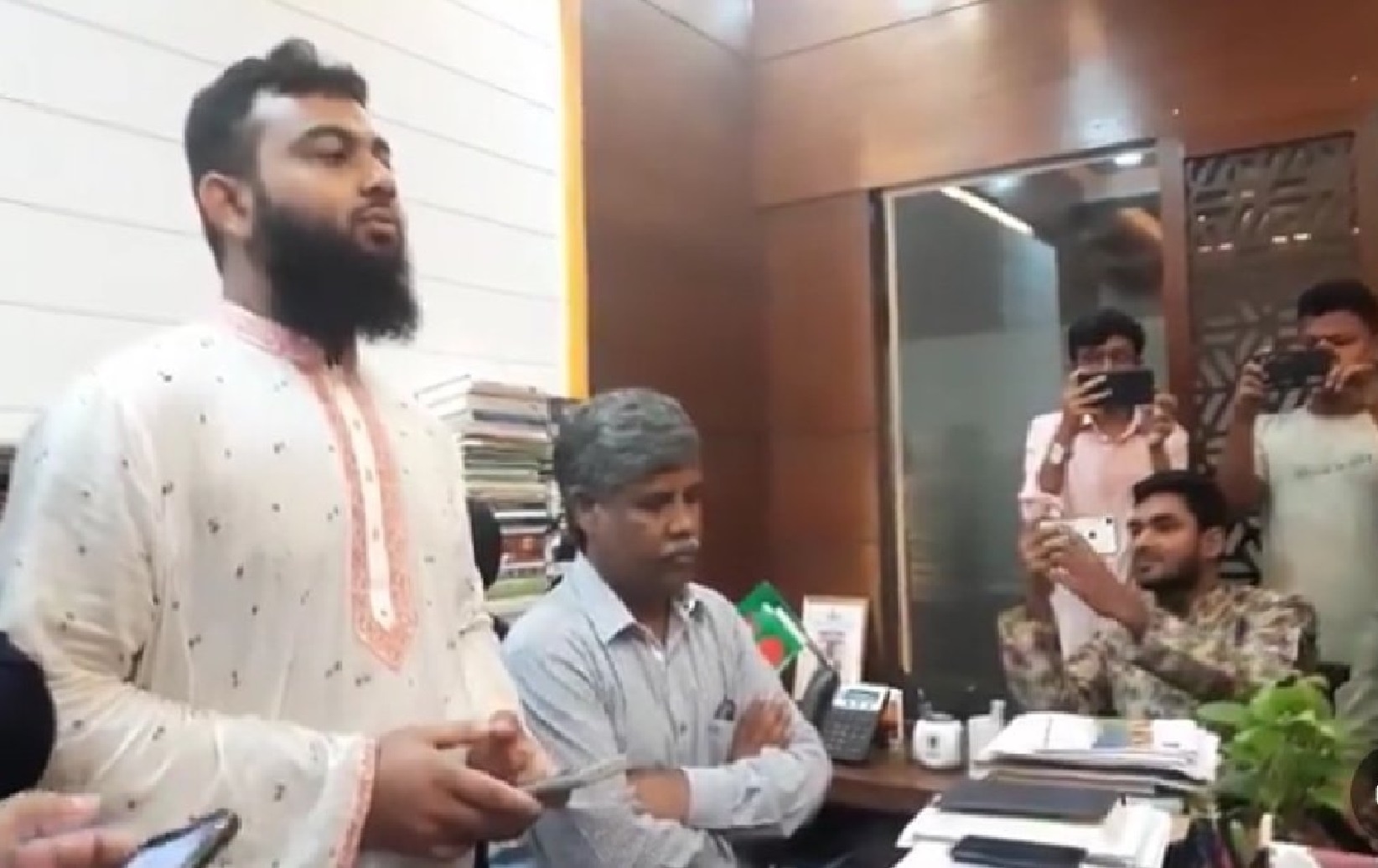 Dhaka University Dean Forced to Resign Amid Namaz Controversy