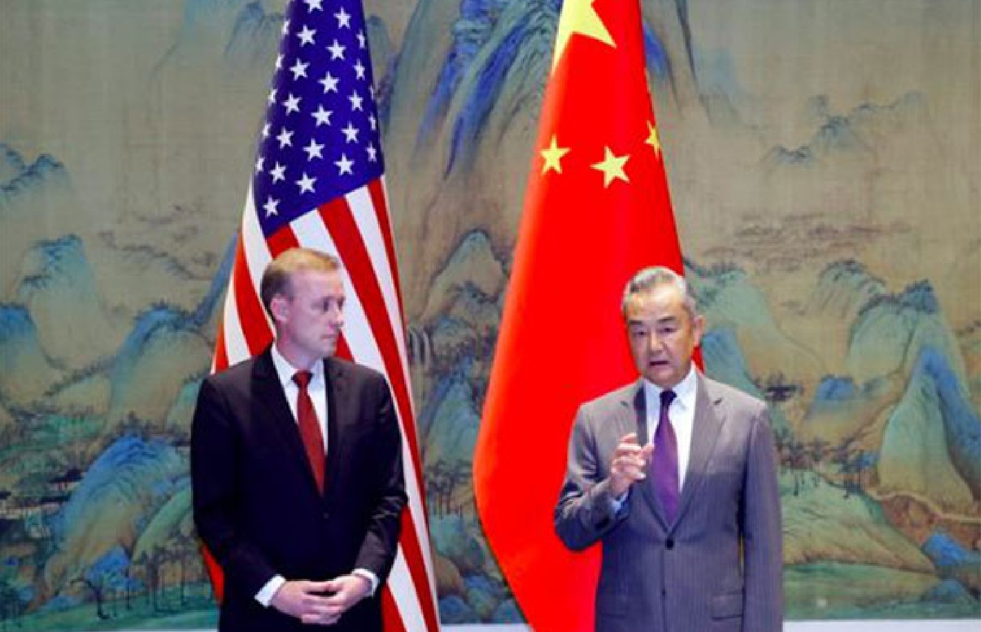 China&rsquo;s Wang Yi Warns US Over Support to Philippines in South China Sea Dispute